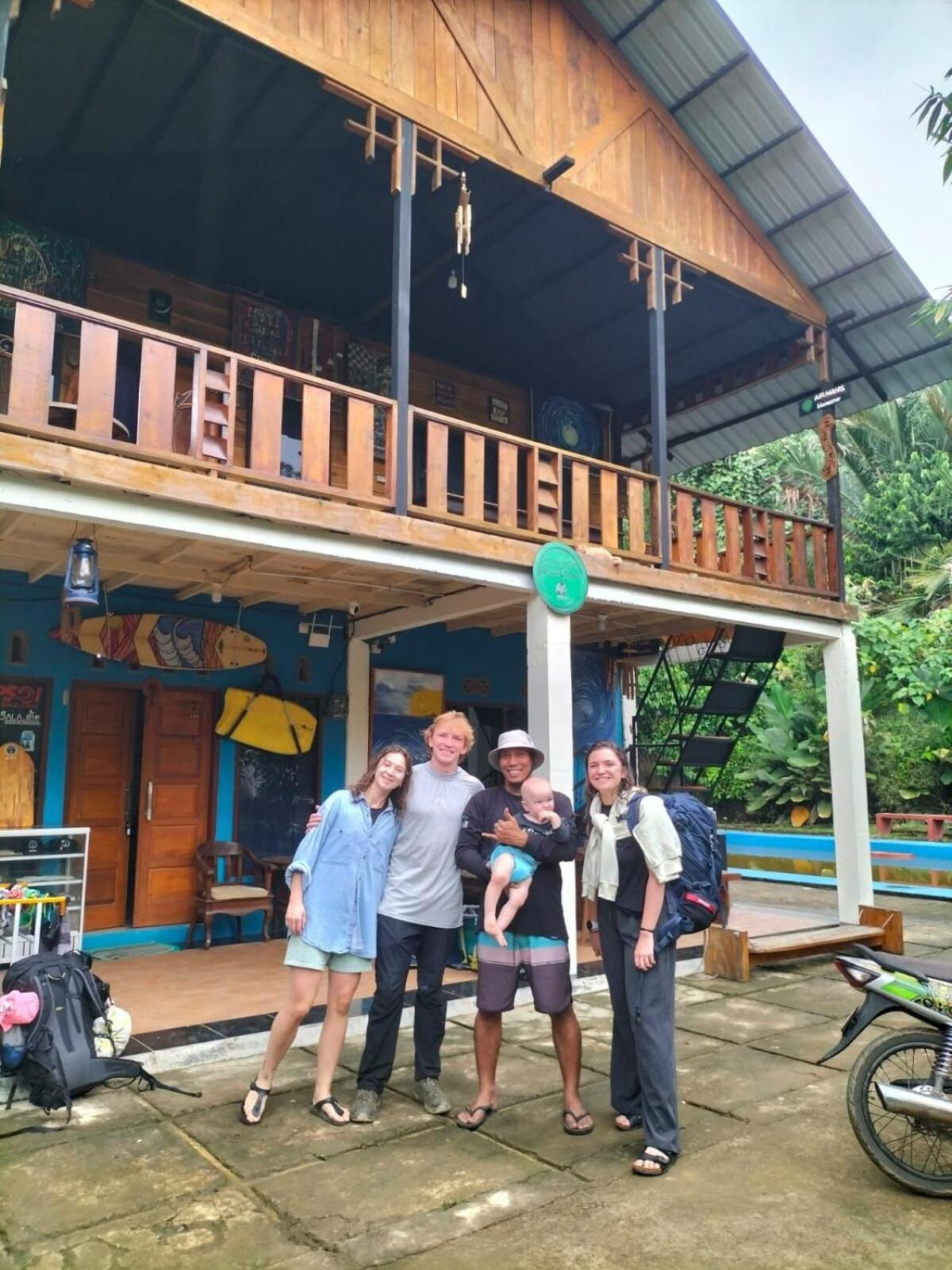 Air Manis Secret Surfcamp Apartment Taluk Batung Exterior foto